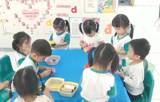 Làm ôtô từ lõi giấy